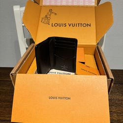 Louis Vuitton Men’s Pocket Fold Taiga Leather 