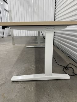 New Uplift 70”x30” electric standing desk