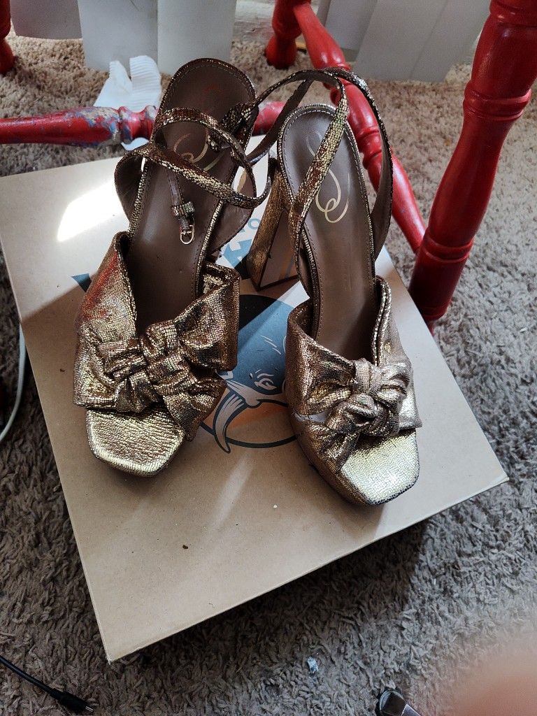 Gold High heels