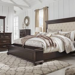 Brynhurst Dark Brown Upholstered Storage Bedroom Set


