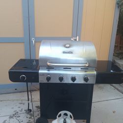 CHARBROIL BBQ GRILL With FREE TANK