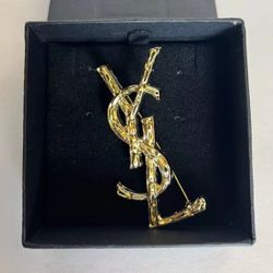 Vintage Black And Gold Brooches 