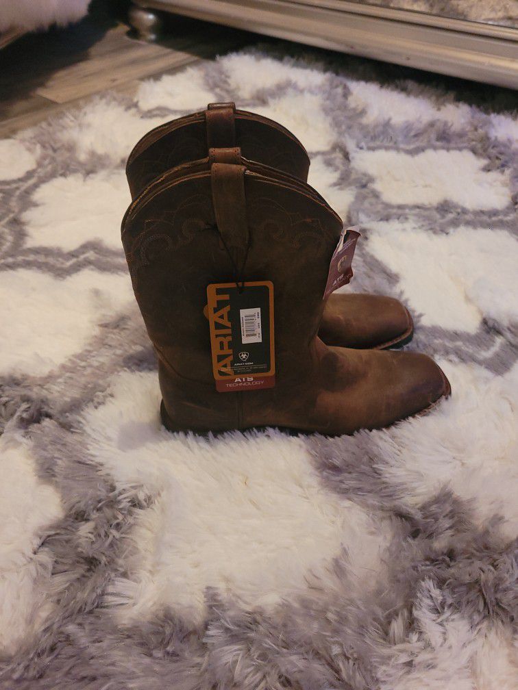 Brand New Women's Ariat Western Boots Size 6