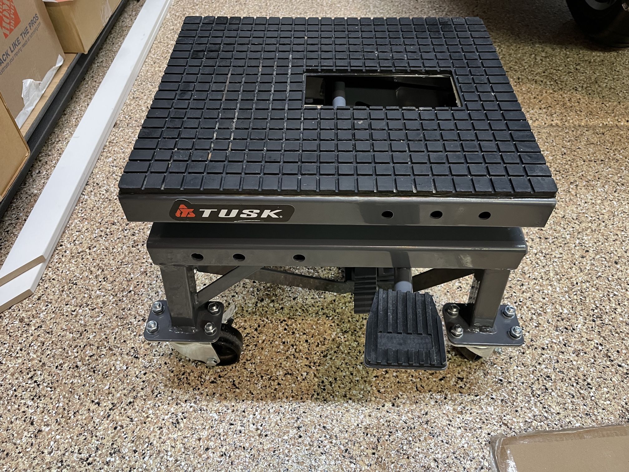 TUSK 300lb Scissor Jack Lift Stand 1(contact info removed)01