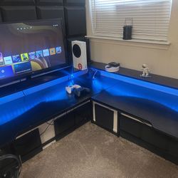 Monitor 27in & Gaming Table 