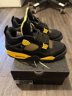 Jordan 4s Thunder