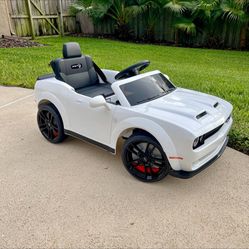 Dodge Charger SRT Hellcat Kids Ride-On Car 12V w/ Charger – Works Great