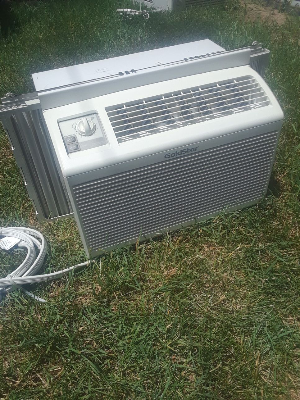 GOLD STAR WINDOW AIR CONDITIONER