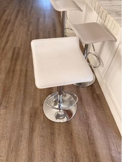 6 White leather and metal barstools