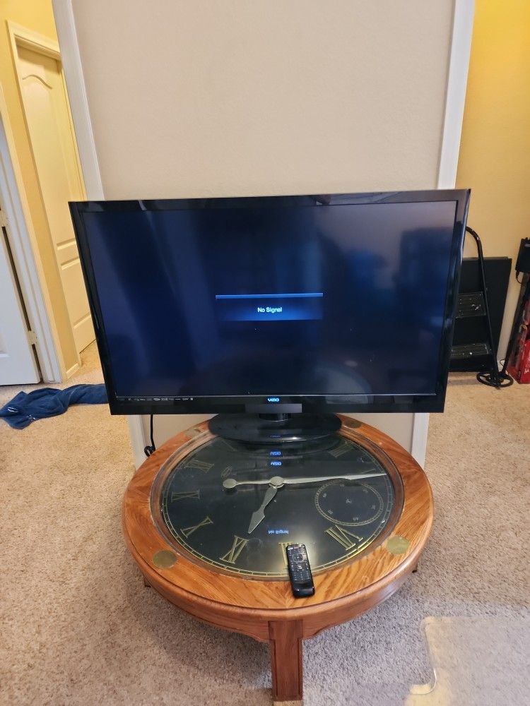 Vizio 55 in. LED TV. 240hz 1080p Full HD Smart TV.