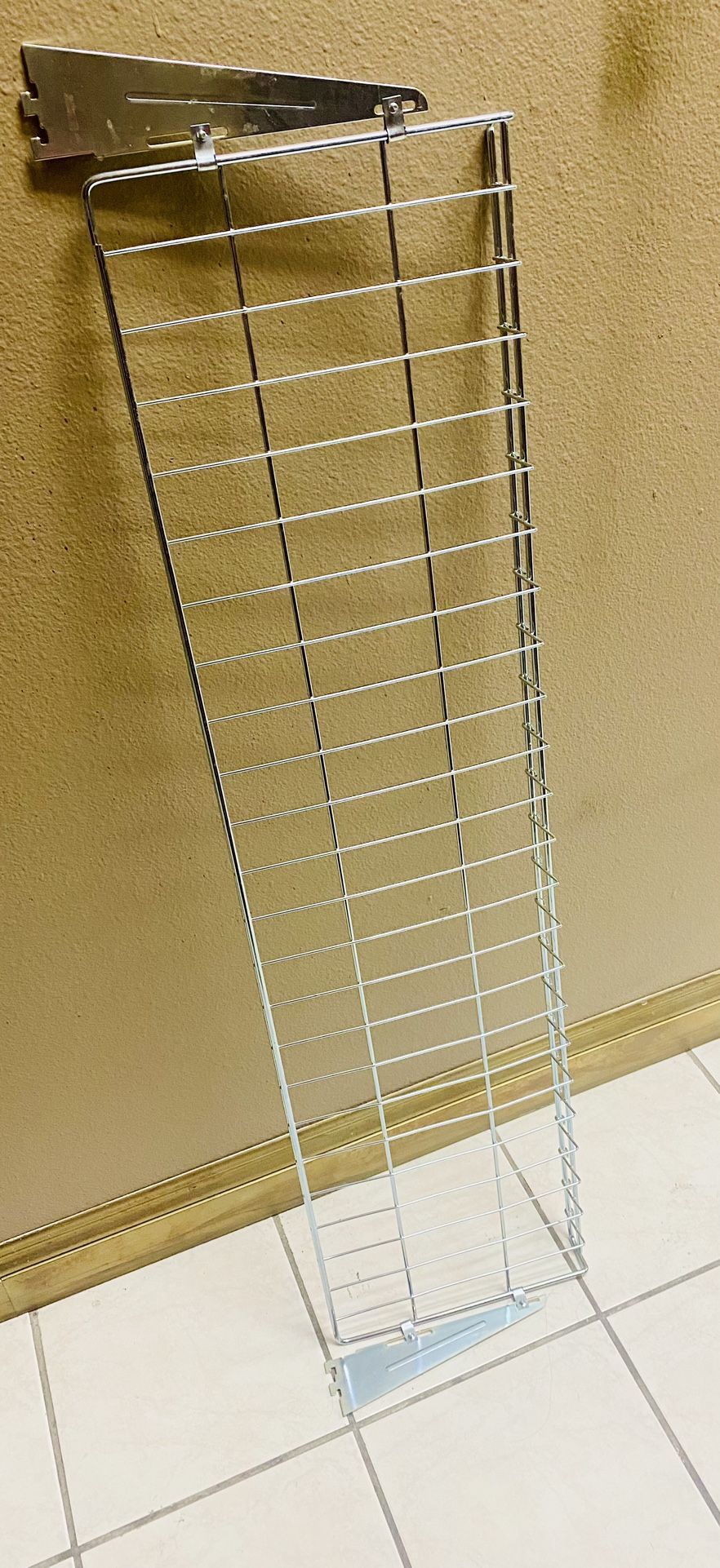 Metal Shelves Strong And Durable 