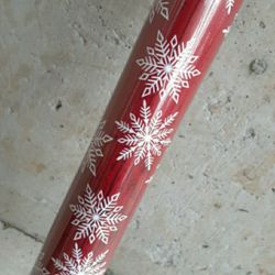 NEW 
PREMIUM HEAVYWEIGHT GIFT WRAP 
180 SQ FT 
2.5 FT X 24 YARDS 
76.2 CM X 21.94 M 