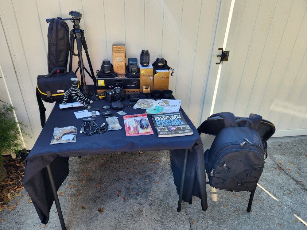 Selling Nikon D5100 Camera Kit Bundle