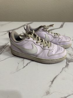 Nike light purple sneakers SIZE 4Y