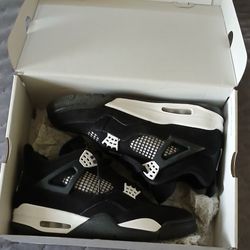 Jordan 4 Retro White Thunder Size 10.5