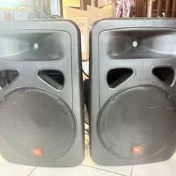 Sound System - Samson XM910 mixer, 2x JBL EON 1500 Speakers
