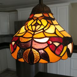 Really nice Stained Glass 8" round hanging lamp
