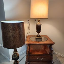 Beautiful Glass Top End Table And Two Beautiful Brass Lamps