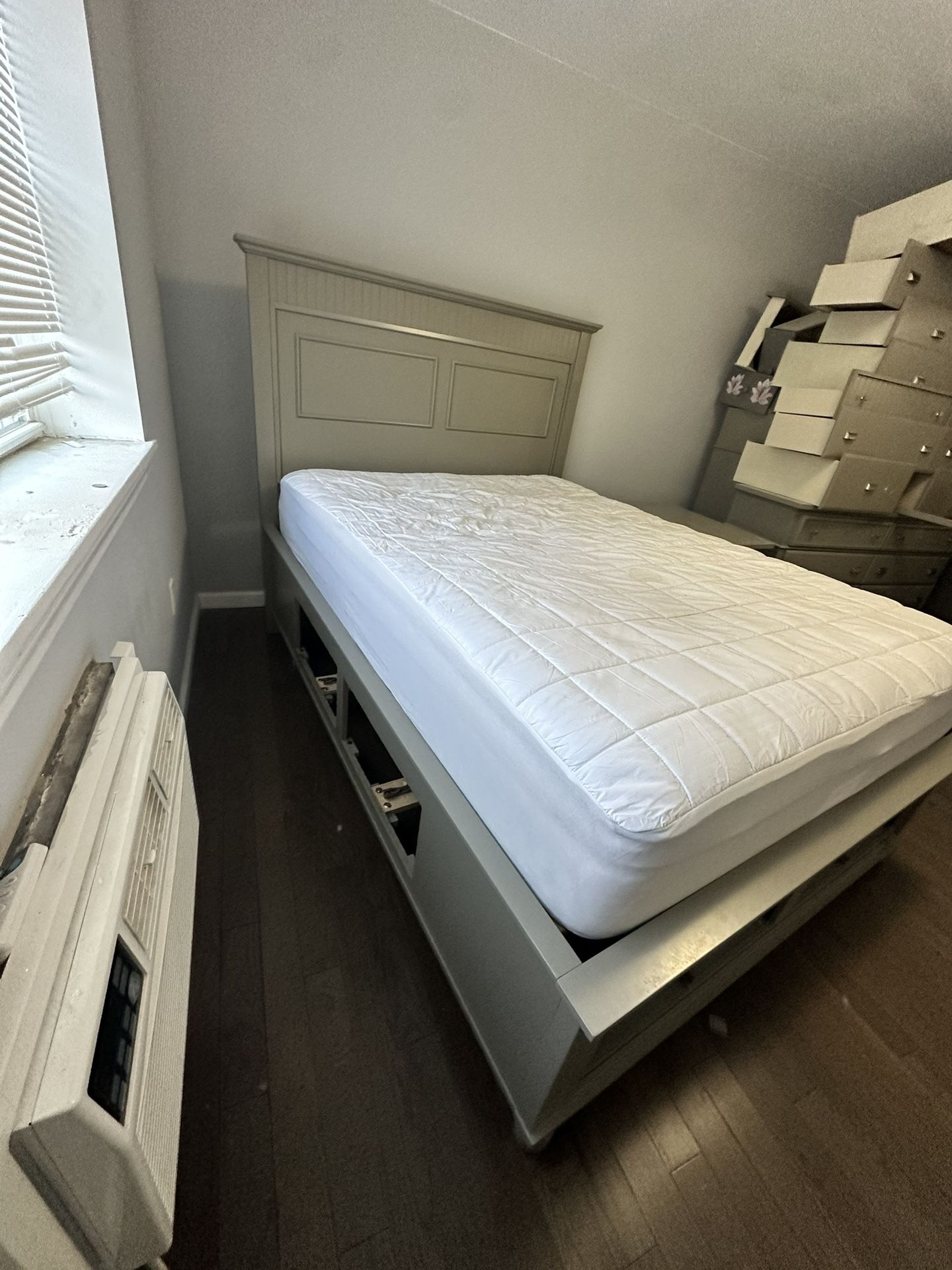 Used Queen Size Bedroom Set 