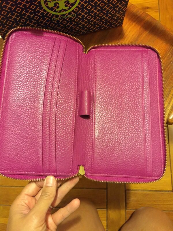 Tory Burch Landon Large Travel Wallet for Sale in Downey, CA - OfferUp