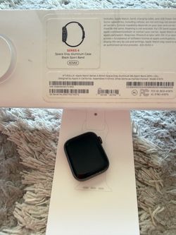 Series 4 Apple Watch 40mm  W/ Band & Charger