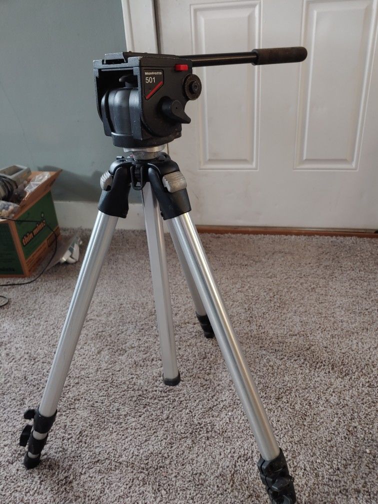 Manfrotto Tripod for Sale in Wichita, KS OfferUp