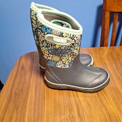 Like New  Bogs Boots Us 4