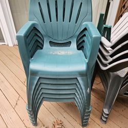6 Sturdy Plastc Chairs 