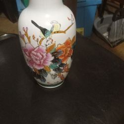 Chinese porcelain vase versierd met vogels 