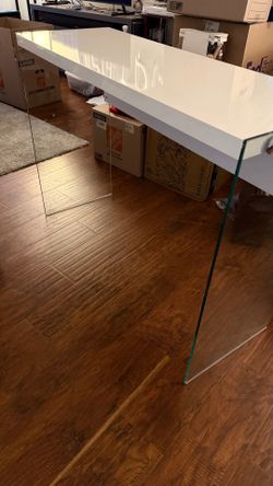 Gloss white glass display table
