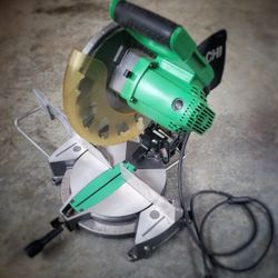 Hitachi C10FCE2  - 10" Compound Miter Saw
