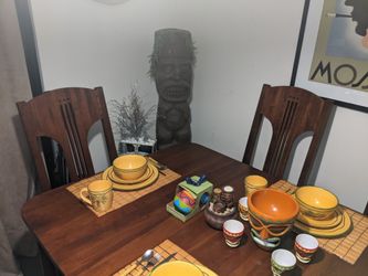 Beautiful dining room table for chairs great condition