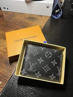 louis vuitton mens wallet for Sale in Parlier, CA - OfferUp