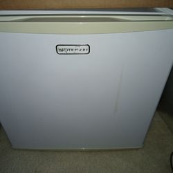 Mini Fridge Small Compact Refrigerator 