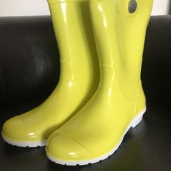 UGG Rain Boots NEW (warm inside )