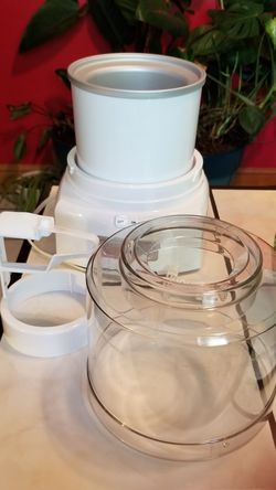 NEW Williams Sonoma 'Cuisinart' Frozen Yogurt, Ice Cream & Sorbet Maker. Model: Ice-21. Makes 1.5 quarts. Easy clean. NEW
