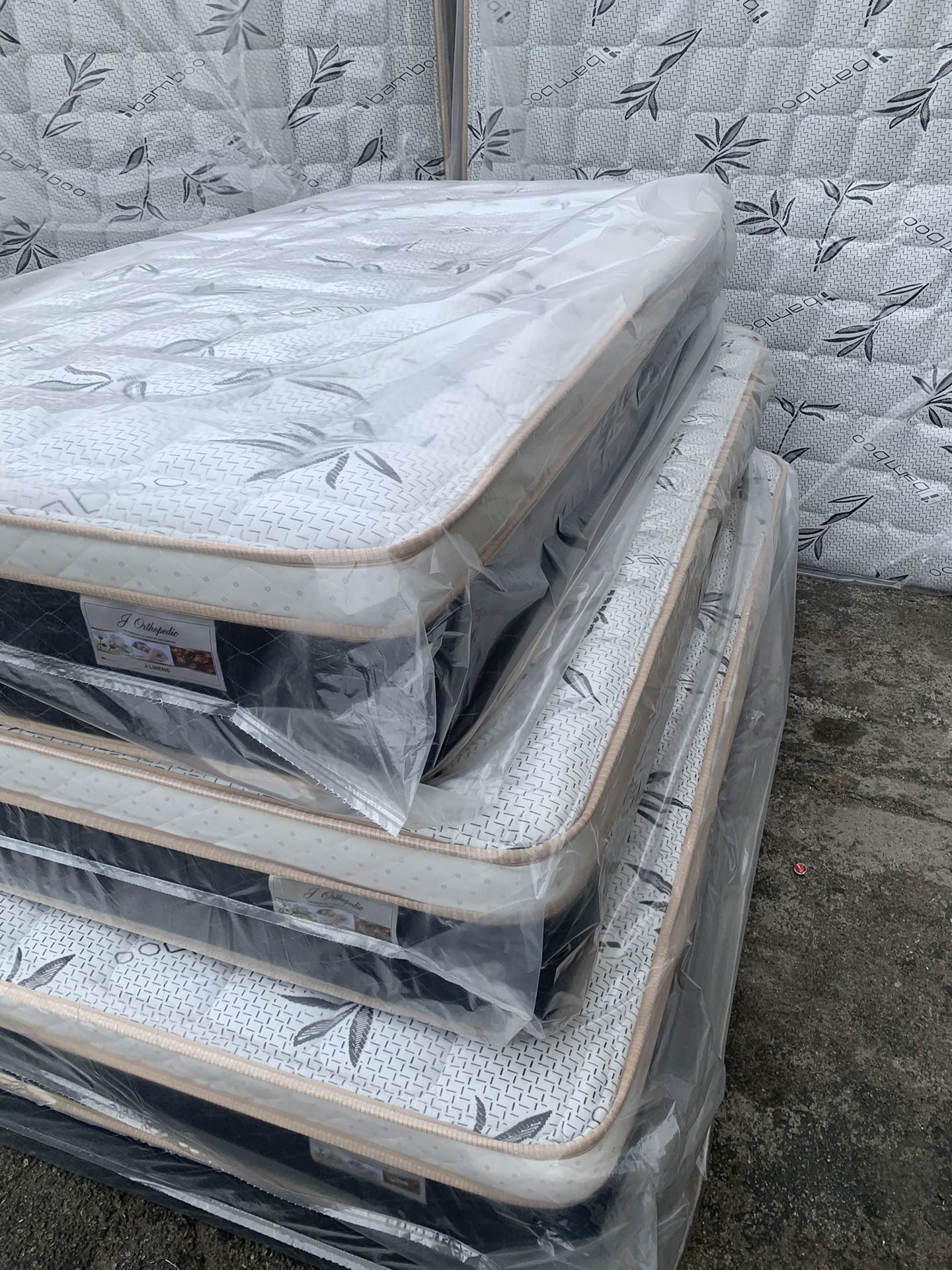 ✨Mattress Pillow Top All Sizes ✨ ☑️ 12” inches tall 🟠Queen sizes $199 🟡Full sizes $179 🟢Twin sizes $150 🔵Cal king $320 🟣E. King $330 🔴Delivery