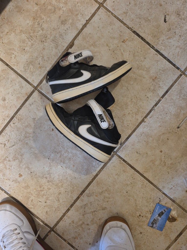 Nike Mid Bourough