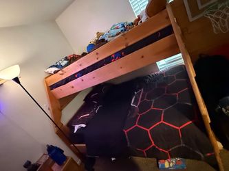 Bunk beds w/stair case