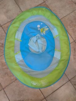 Inflatable swimming float for toddlers