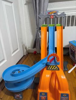Hot wheels ramp with car