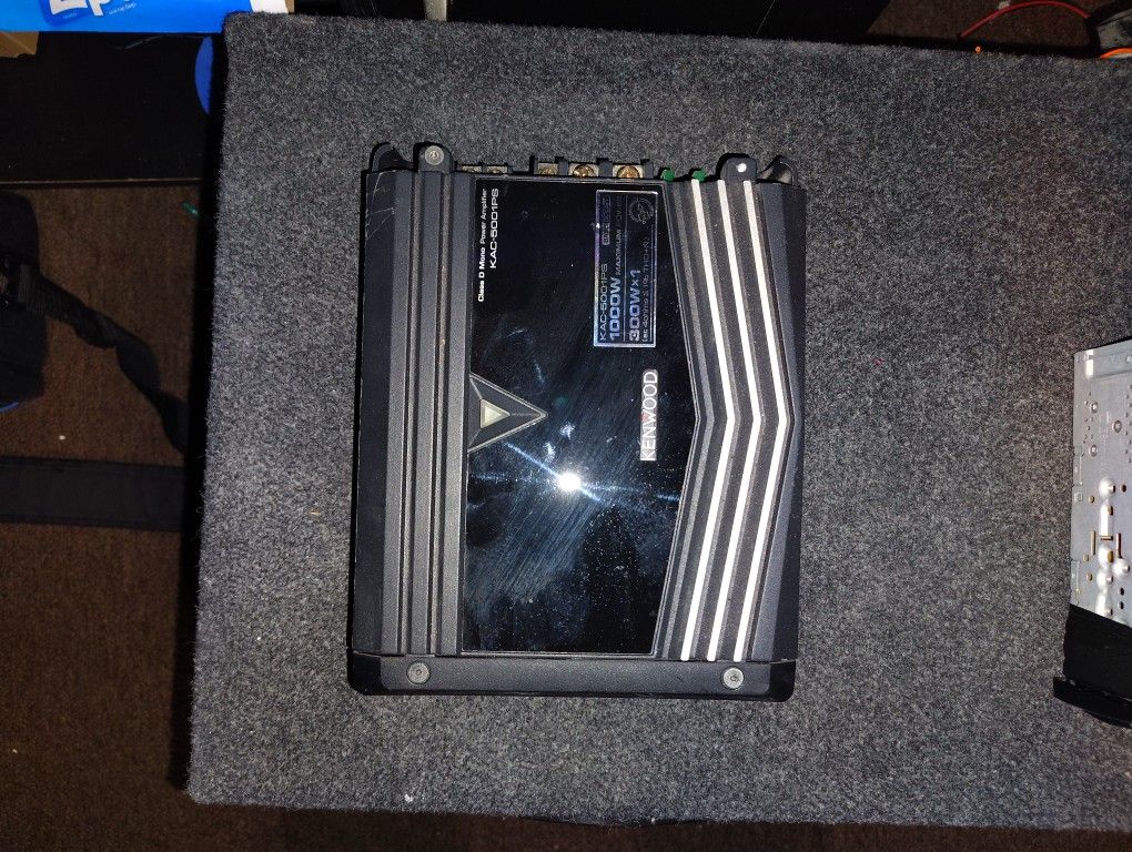 Car System Kenwood CD Player With Kenwood Amp And Kicker Speakers 