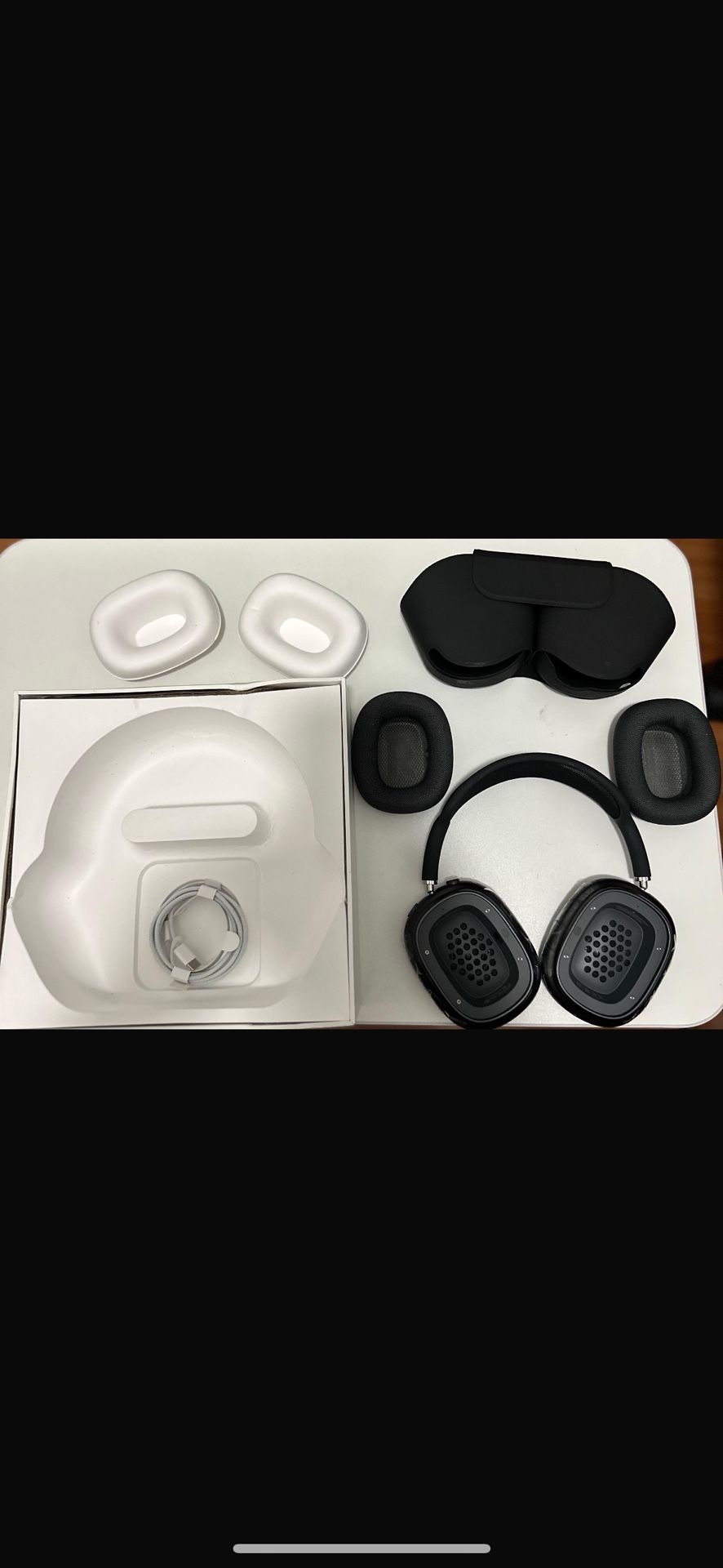 AirPods Maxes Brand New 