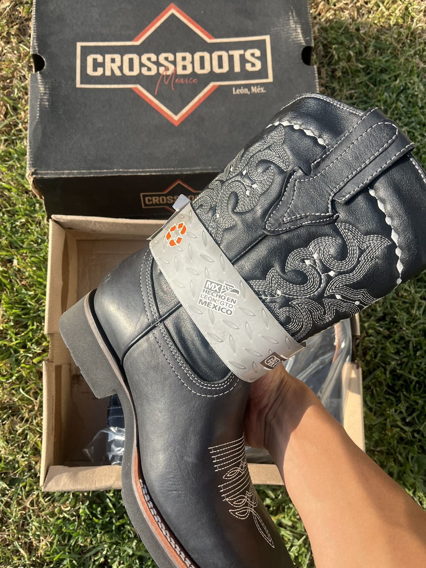 Brand new work boots size 9