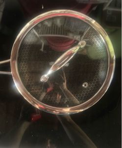 HEXCLAD 8β Pan with Lid - (Retail price $150 plus tax)