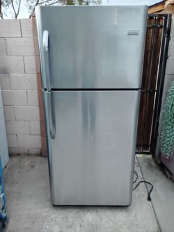 FRIGIDAIRE 2 DOOR TOP FREEZER BOTTOM FRIDGE