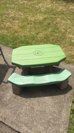 Kids small picnic table