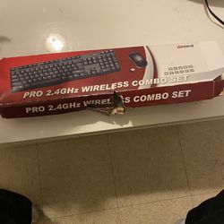 Wireless Keyboard / Wireless Mouse 