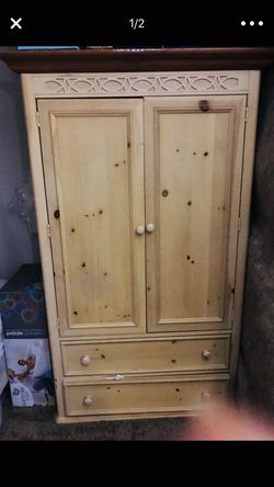 Armoire / entertainment center