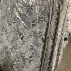 QUEEN PILLOW TOP $160 